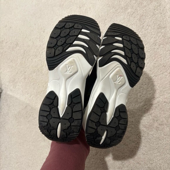 Louis Vuitton Run 55 Sneaker - Picture 7 of 8